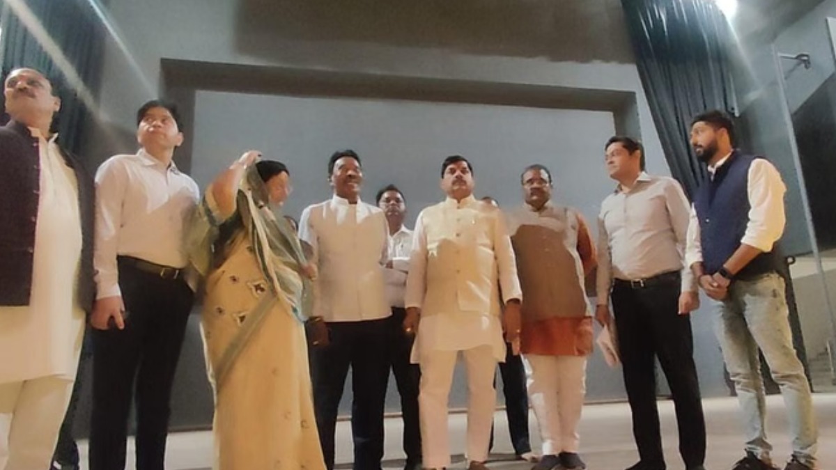 गोपाल मंदिर में सीएम की खास विज़िट, झरोखे से जनता का किया अभिवादन, नवनिर्मित ऑडिटोरियम का किया निरीक्षण