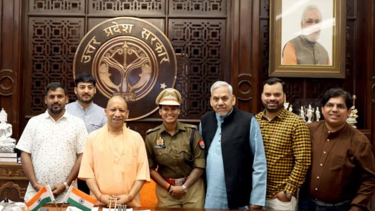 लखनऊ में सीएम योगी से मिलीं दीप्ति शर्मा, विश्वकप जीतने पर मिला आशीर्वाद