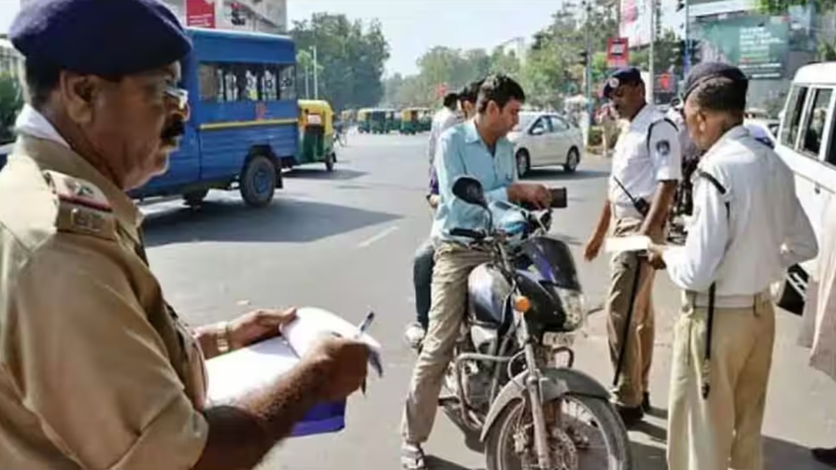 Indore में ट्रैफिक पुलिस की सख्ती, हेलमेट नहीं पहनने वालों का कटा चालान, एक दिन में 1218 बाइकरों पर हुई कार्रवाई