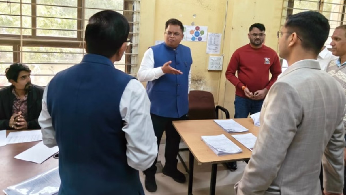 SIR की धीमी रफ्तार पर प्रशासन सख्त, कलेक्टर ने खुद संभाली कमान, कई क्षेत्रों का निरीक्षण किया तेज