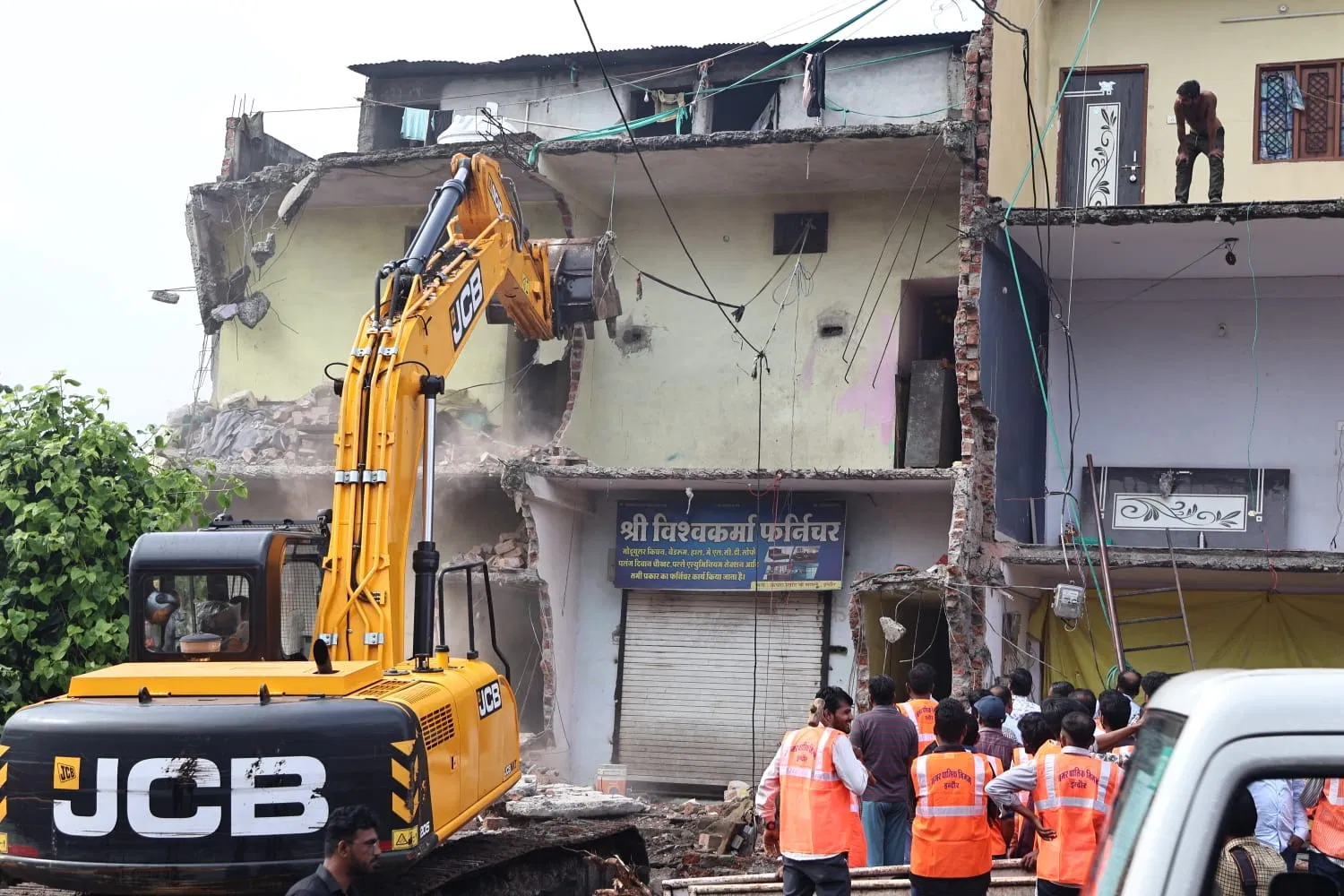 इंदौर में मेट्रो स्टेशन को बनाने के लिए तोड़े जाएंगे 42 मकान, 150 परिवार होंगे प्रभावित, रहवासियों ने किया विरोध प्रदर्शन