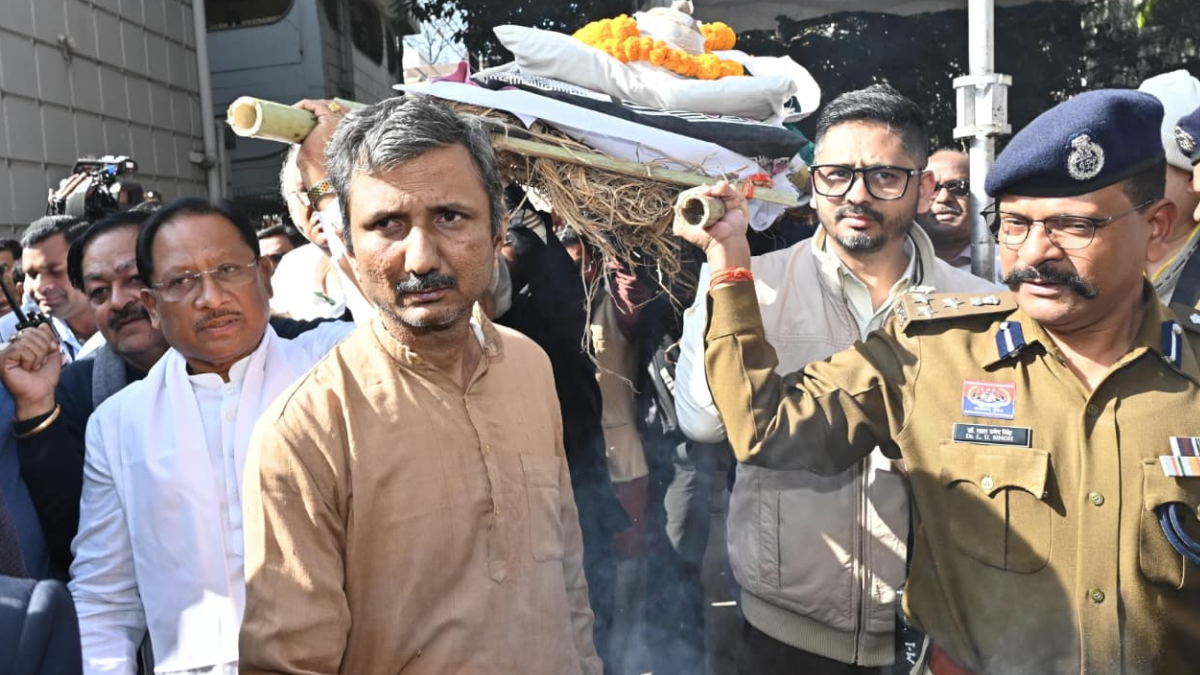 ज्ञानपीठ सम्मानित साहित्यकार विनोद कुमार शुक्ल को मुख्यमंत्री विष्णु देव साय ने दी भावभीनी अंतिम श्रद्धांजलि