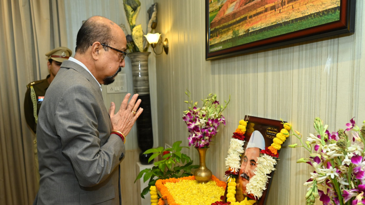 डॉ. राजेंद्र प्रसाद शुक्ल की जयंती पर राज्यपाल ने किया नमन