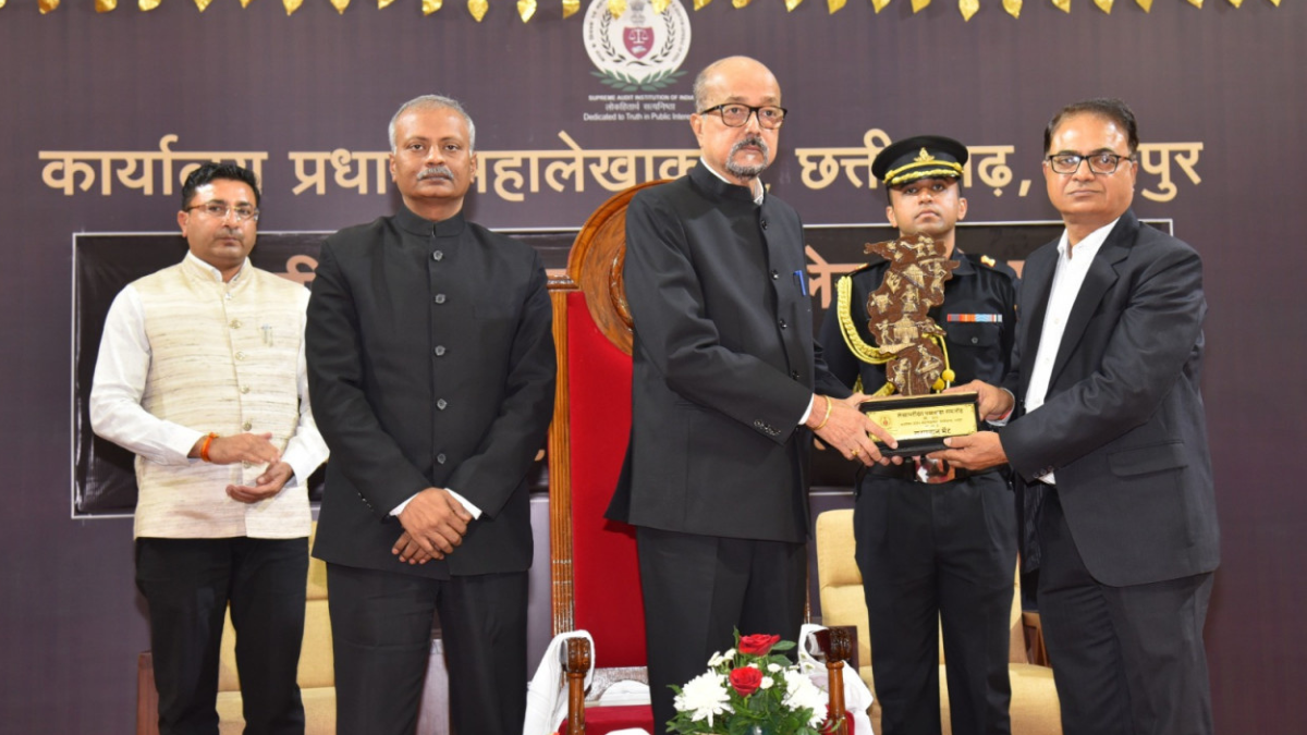 लोकतांत्रिक ढांचे में कैग की सर्वाेच्च भूमिका -रमेन डेका