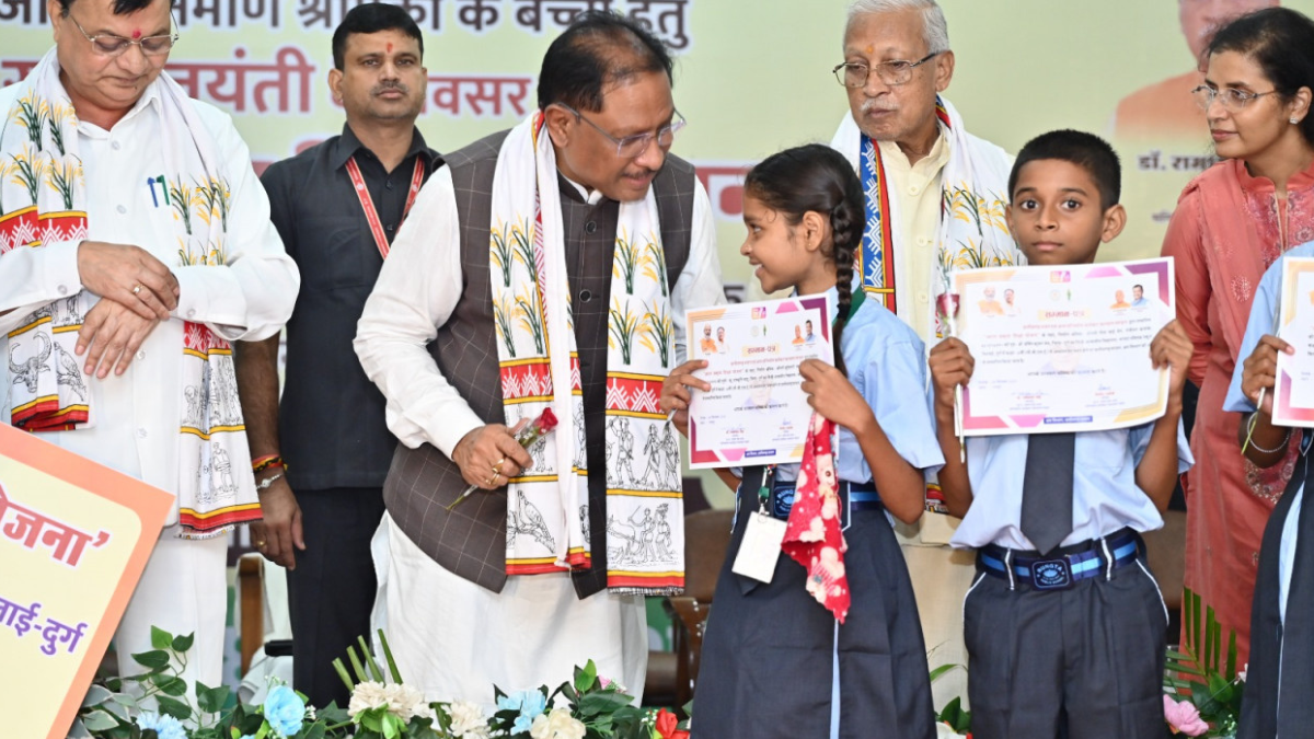 सुशासन, संवेदना और सुरक्षा : श्रमिक हित में छत्तीसगढ़ सरकार के दो वर्ष