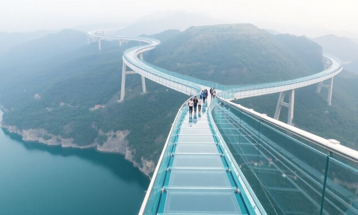 1000 फीट की ऊंचाई पर बना भारत का सबसे बड़ा ग्लास ब्रिज, नीचे देखने में कांपते है लोग, देखें फोटोज