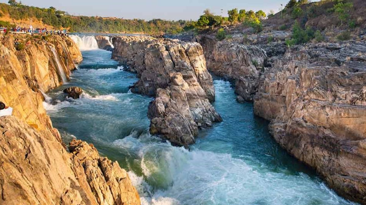 सर्दियों में विदेश नहीं, MP की इन 8 जगह घूमने से आपका यह साल बन जाएगा यादगार… पहाड़, हरियाली, नदियां सब है यहां