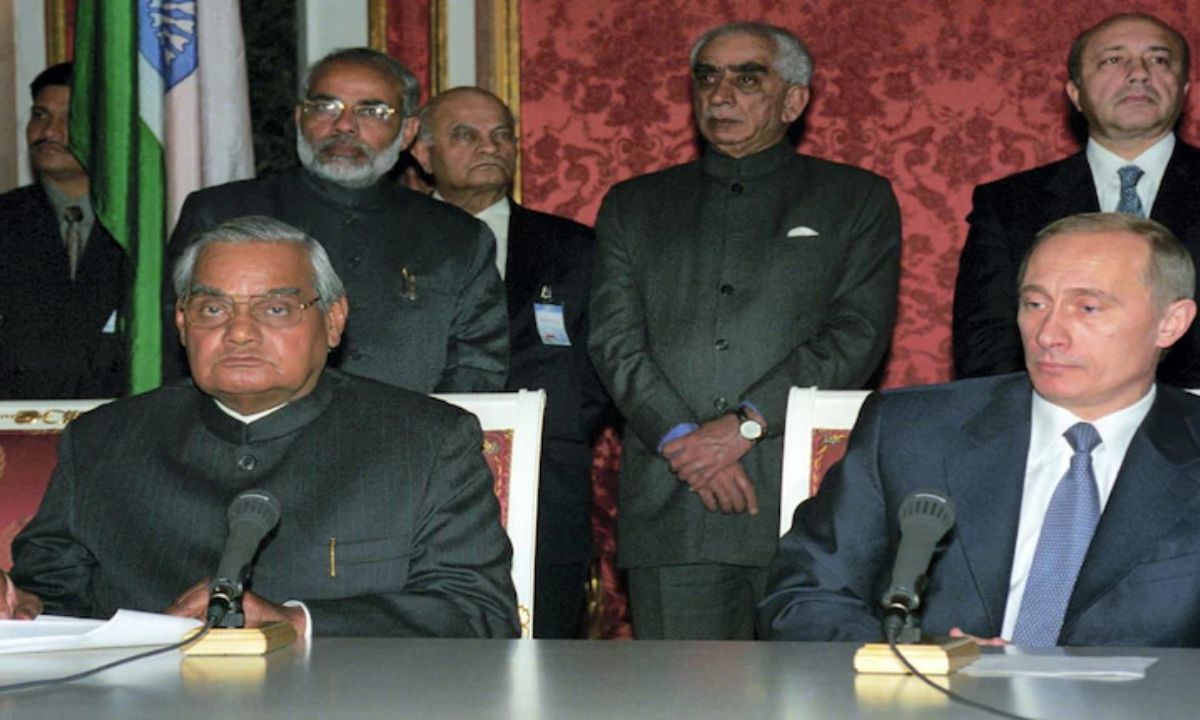 25 साल पहले पुतिन से पहली बार मिले थे मोदी, भारत के इस पूर्व प्रधानमंत्री ने कराई थी मुलाकात, देखें फोटो