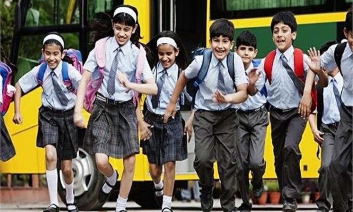 School Holiday : छात्रों के लिए खुशखबरी, इन राज्यों में स्कूल की छुट्टी हुई घोषित, देखे लिस्ट