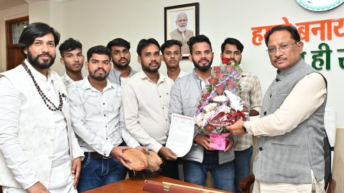 मुख्यमंत्री विष्णु देव साय से पोस्ट मैट्रिक अनुसूचित जाति छात्रावास के प्रतिनिधि मंडल ने की सौजन्य भेंट