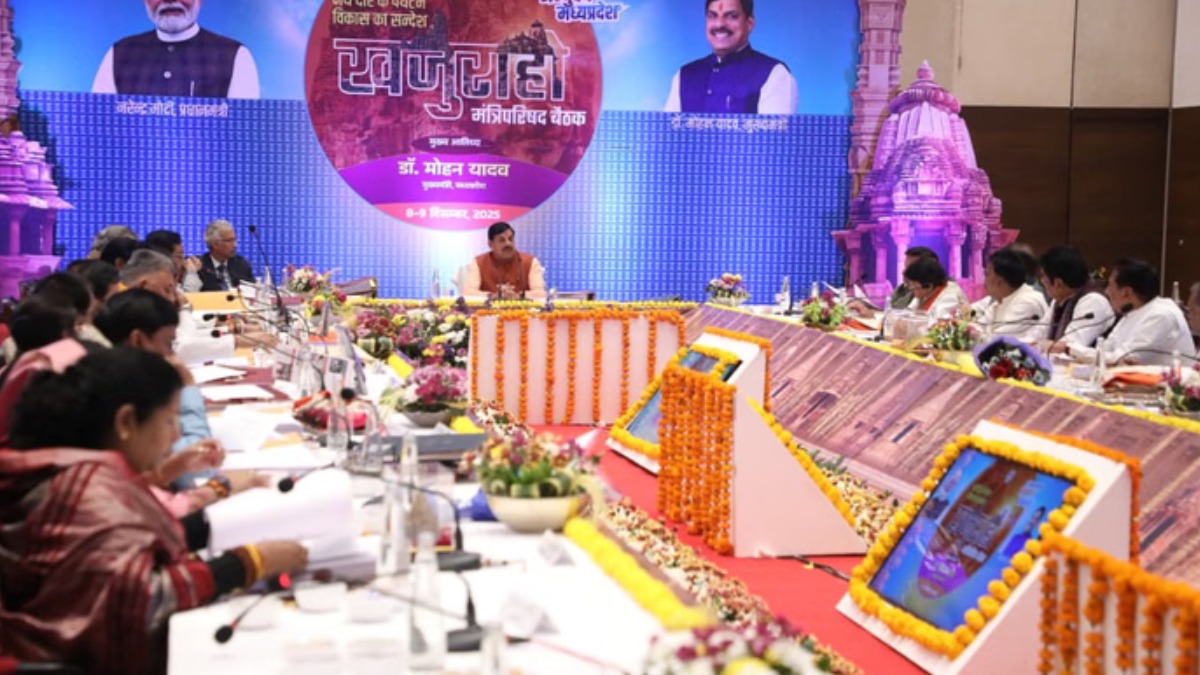 खजुराहो में हुई मोहन यादव कैबिनेट की अहम बैठक, बुंदेलखंड को मिला मेगा विकास पैकेज, इन विकास कार्यों को भी मिली मंजूरी
