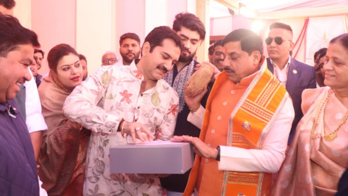 विधायक Golu Shukla के निवास पहुंचे सीएम मोहन यादव, वर-वधू को दिया आशीर्वाद, मीडिया से भी किया संवाद