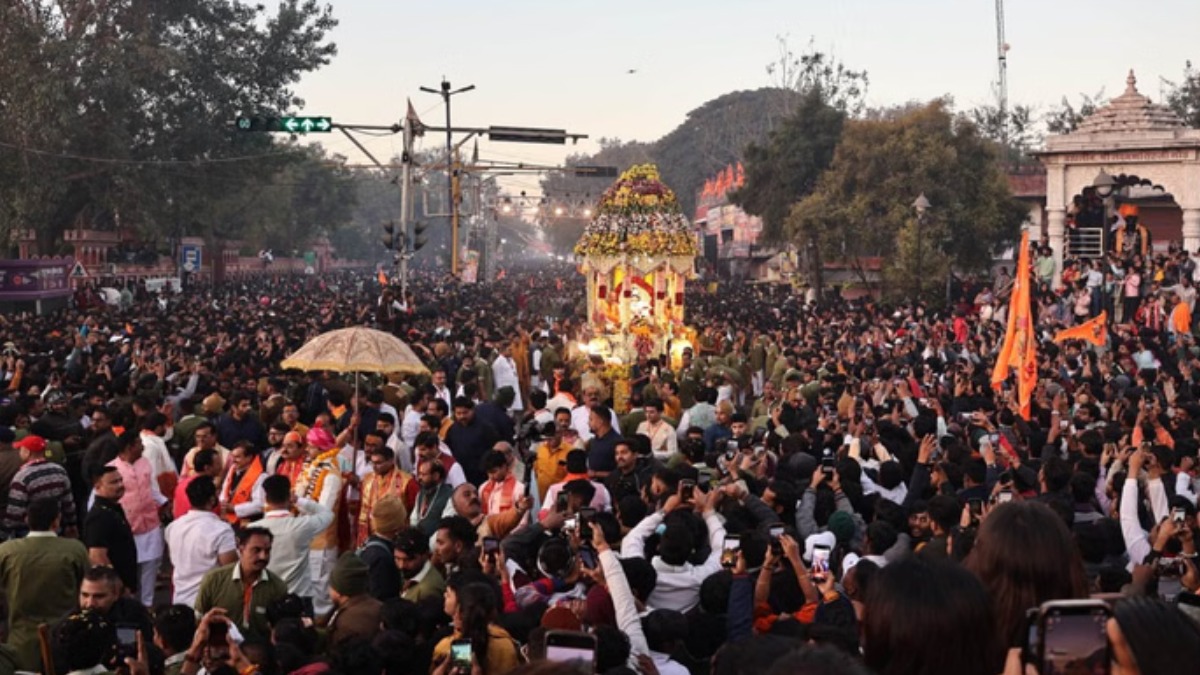 कड़कड़ाती ठंड में भी उमड़ा जनसैलाब, रणजीत हनुमान प्रभातफेरी में निकली रामायण आधारित झाकियां, दो लाख भक्त हुए शामिल