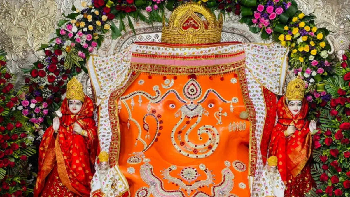 तीन महीने बाद खुली खजराना गणेश मंदिर की दान पेटियां, सोना-चांदी, डॉलर समेत निकले कुल डेढ़ करोड़ रूपए