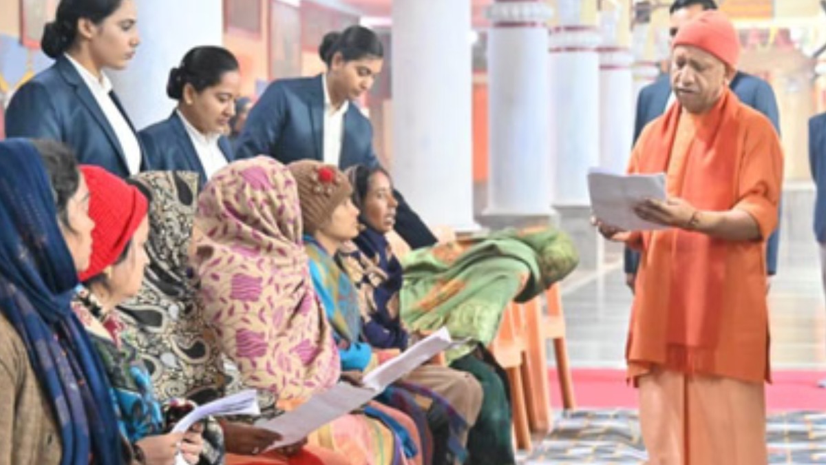 जनता दर्शन में जमीन कब्जे की शिकायत लेकर पहुंची महिला, मुख्यमंत्री ने तुरंत कार्रवाई के दिए निर्देश