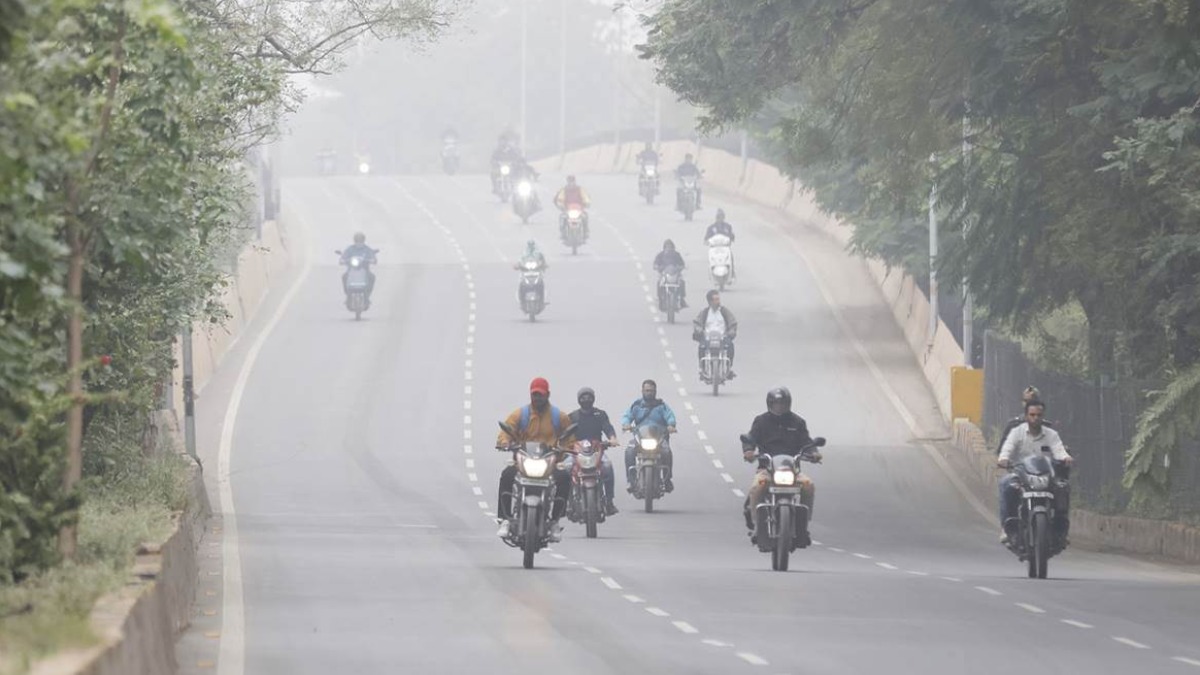 Indore Weather: इंदौर में मौसम का दोहरा मिजाज, दिन में लग रही तेज धूप तो रात में कड़ाके की ठंड