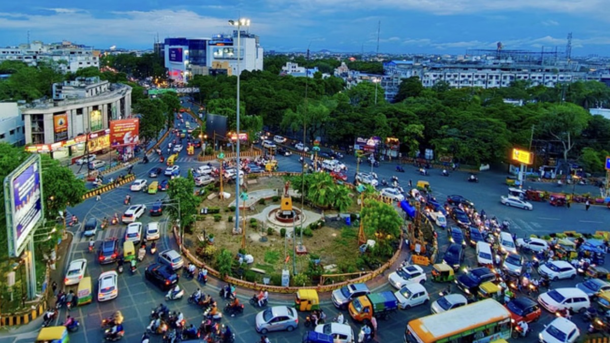 इंदौर में शाम के ट्रैफिक सुधार के लिए पुलिस की विशेष रणनीति, रीगल तिराहे की रोटरी होगी छोटी