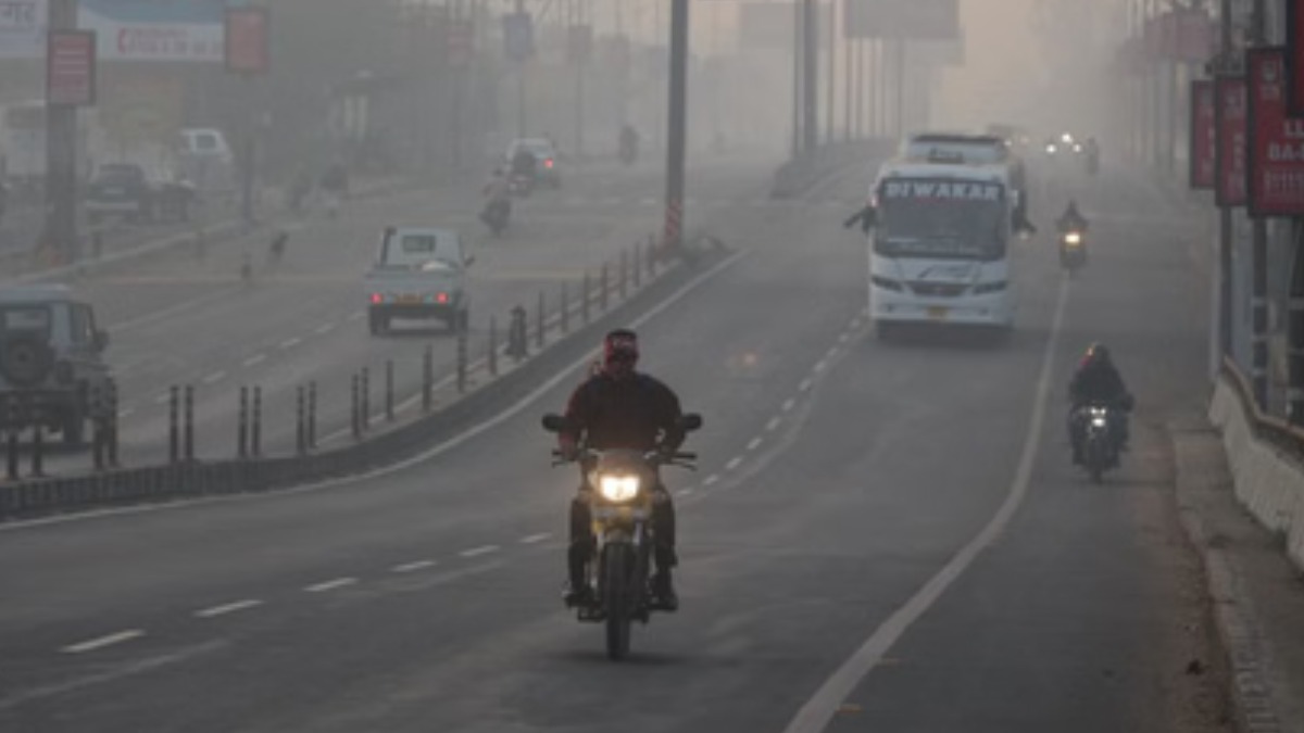 MP Weather: एमपी में कड़ाके की ठंड के साथ अब कोहरे ने भी बढ़ाई परेशानी, 22 जिलों में अलर्ट जारी