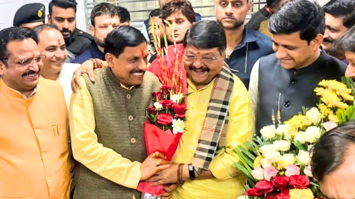 Indore में मंत्री विजयवर्गीय ने अफसरों को लगाई फटकार, कहा सीएम के सामने…