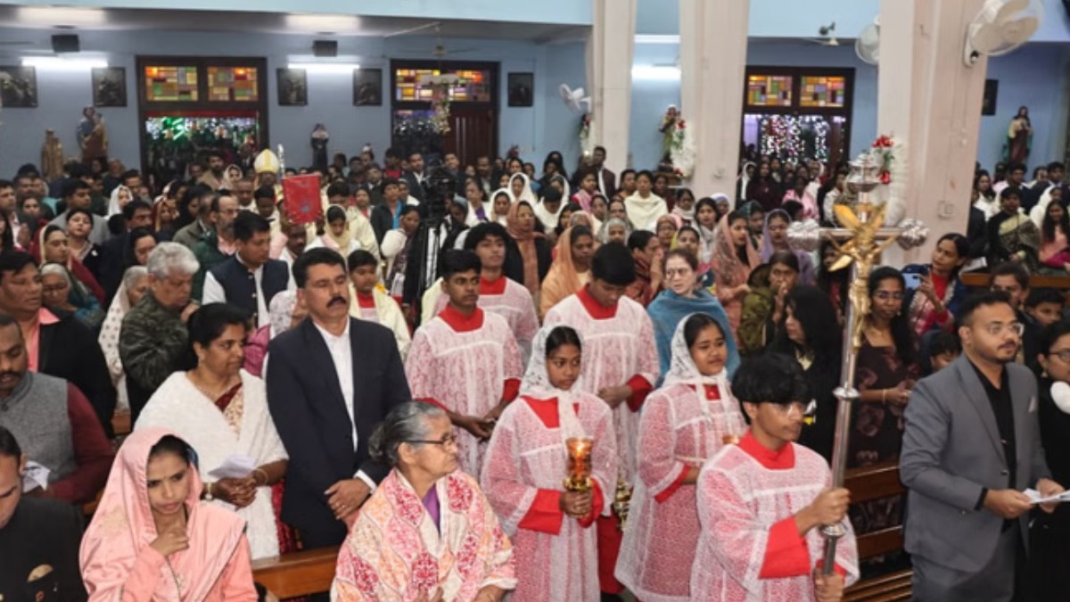 Indore में क्रिसमस की धूम, चर्च और बाजारों में उमड़ा उत्सव का रंग