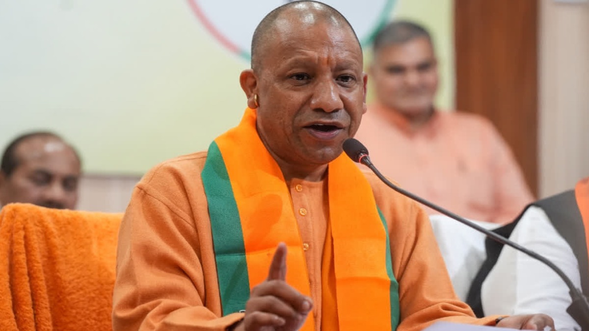 यूपी में भीषण ठंड और शीतलहर का कहर, सीएम योगी ने 1 जनवरी तक स्कूलों को बंद करने का दिया आदेश