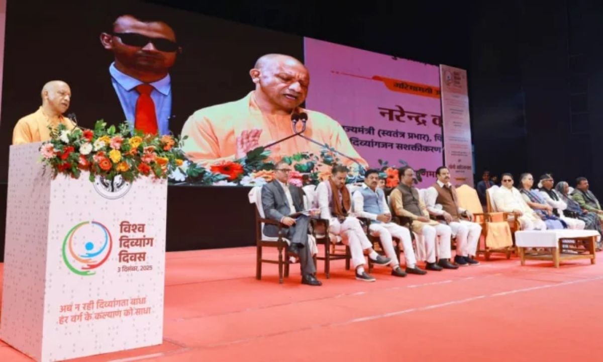 विश्व दिव्यांग दिवस पर बोले सीएम योगी, पारिवारिक उपेक्षा से कुंठित होते हैं दिव्यांग, संबल मिले तो रच सकते हैं इतिहास