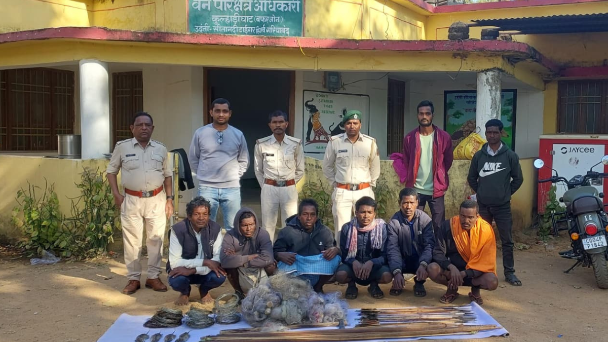 वन विभाग की बड़ी कार्रवाई- उदंती-सीतानदी अभ्यारण्य क्षेत्र में 6 शिकारी गिरफ्तार