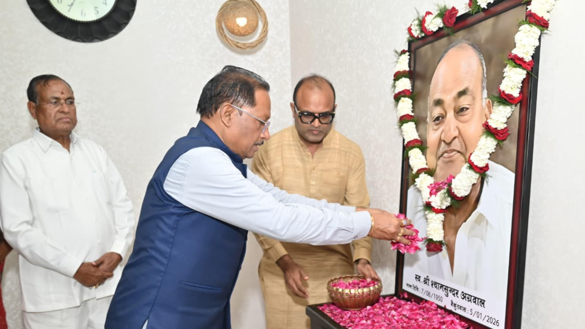 मुख्यमंत्री विष्णु देव साय ने स्वर्गीय श्याम सुन्दर अग्रवाल को दी श्रद्धांजलि