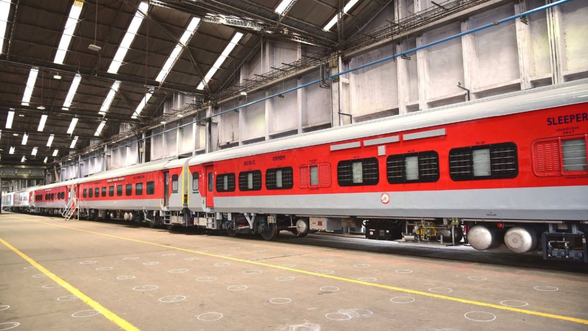 रेल यात्रियों के लिए बड़ी खुशखबरी, इंदौर से दिल्ली का सफर हुआ लग्जरी