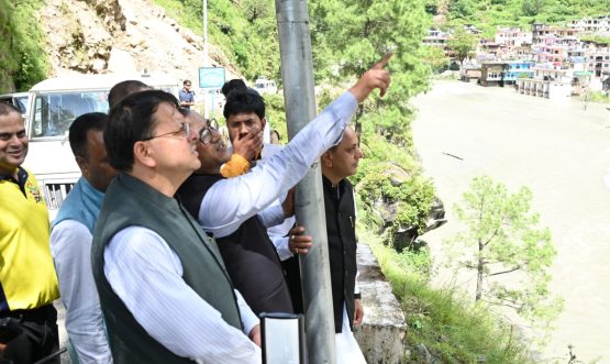 मुख्यमंत्री पुष्कर सिंह धामी ने आपदा प्रभावित क्षेत्र का किया स्थलीय निरीक्षण