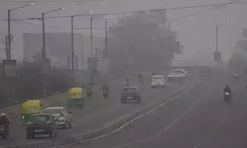 MP Weather: मध्यप्रदेश में मौसम का बदला मिजाज, 16 जिलों छाया घना कोहरा, 3 जनवरी से फिर लौटेगी कड़ाके की ठंड