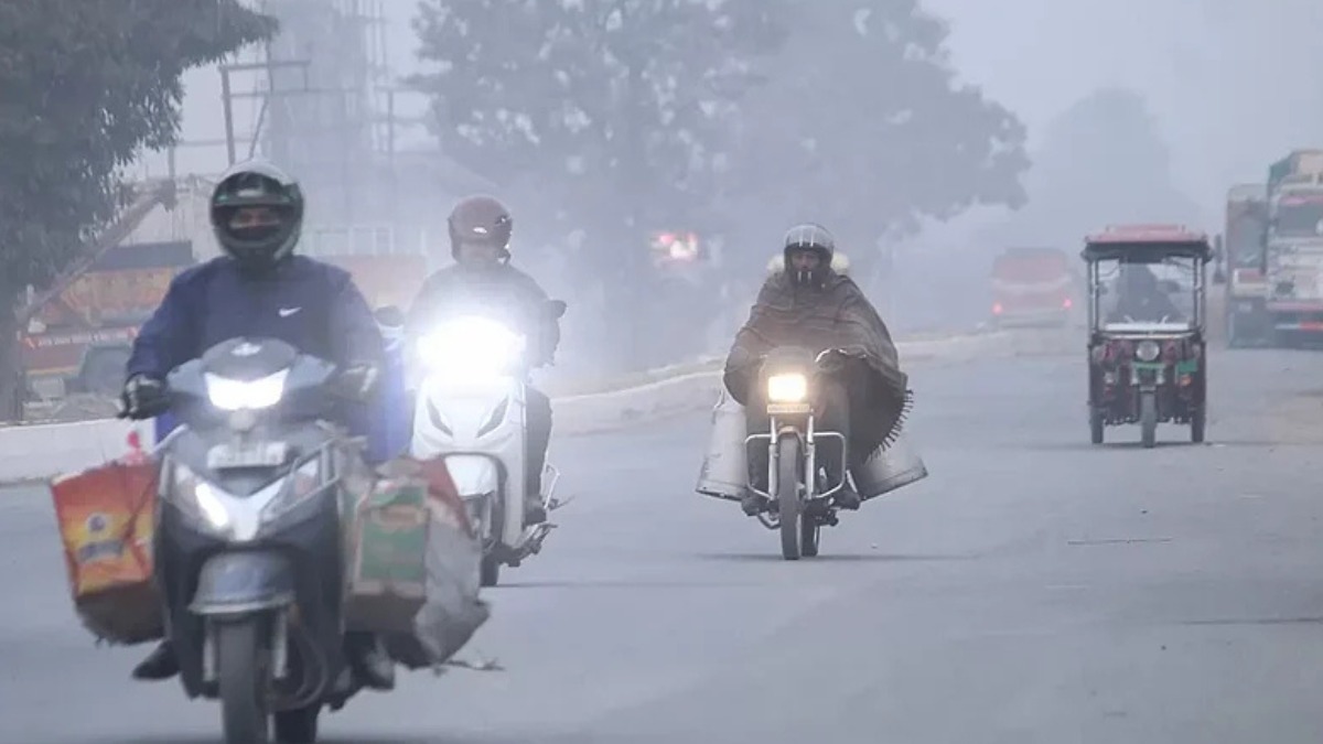 MP Weather: कोहरे की चादर में लिपटा मध्य प्रदेश, दिन में भी बढ़ी ठिठुरन, 12 शहरों में तापमान 20 डिग्री से नीचे