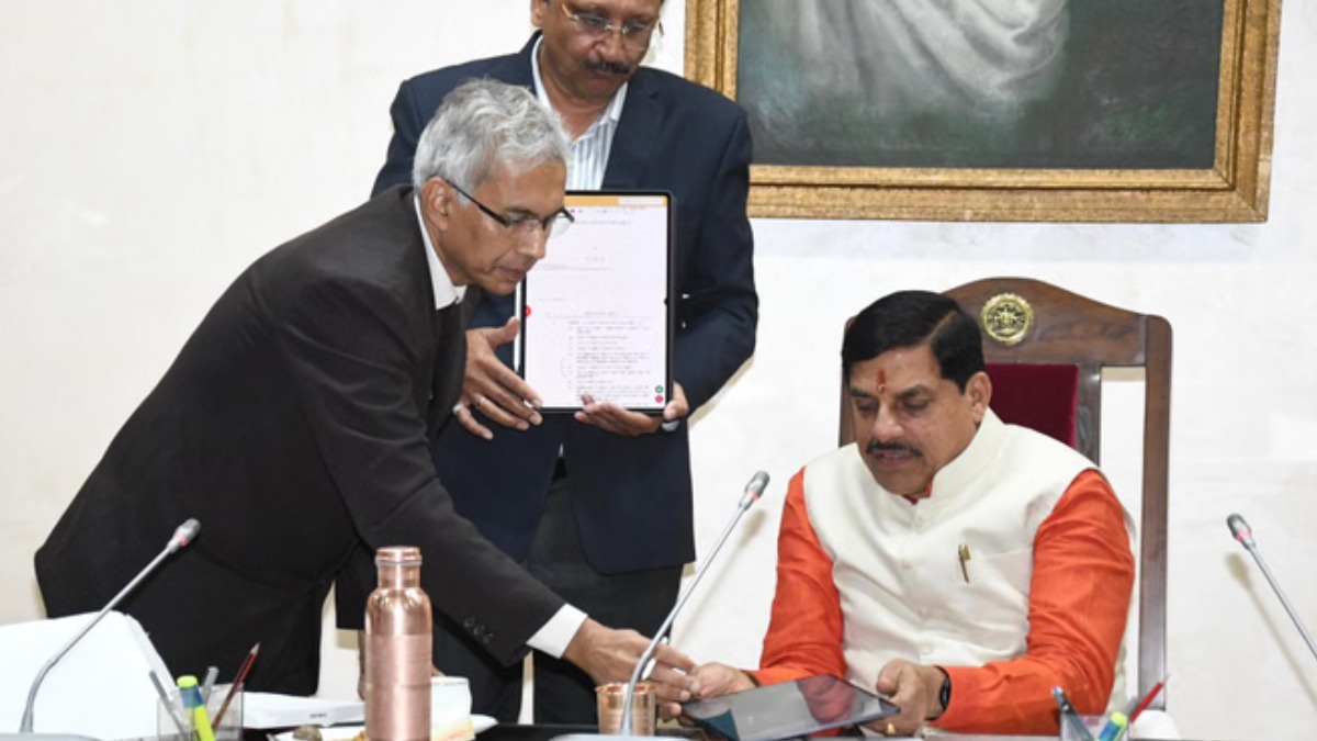 एमपी कैबिनेट में हुई ई-गवर्नेंस की शुरुआत, बैठक में मंत्रियों को मिले टैबलेट, सीएम यादव ने पेश किया एप
