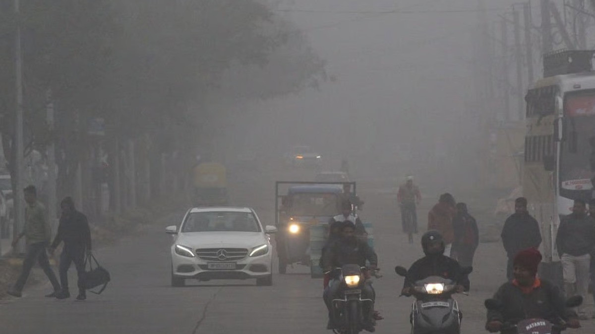 MP Weather: कोहरे की चादर में लिपटा मध्यप्रदेश, अभी और बढ़ेगी ठिठुरन, कई जिलों में मावठे की भी संभावना