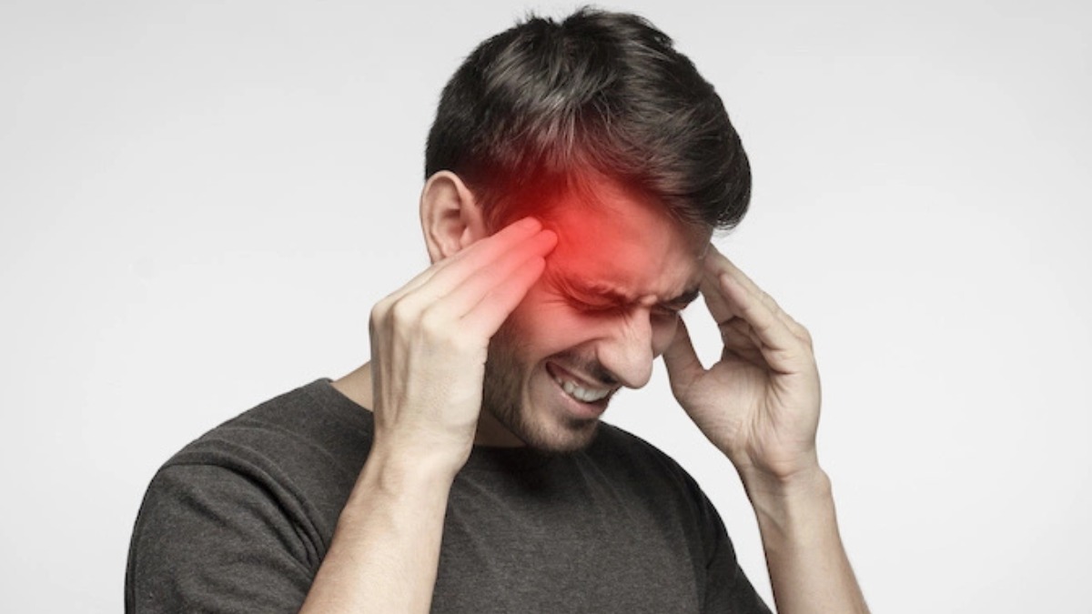 बार-बार सिर में दर्द होना कहीं ब्रेन ट्यूमर की चेतावनी तो नहीं?