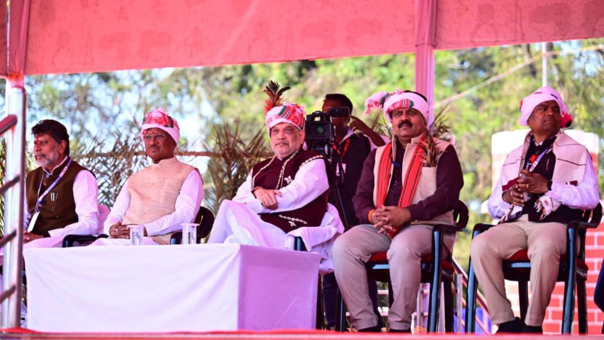 स्कूली बच्चों की प्रस्तुति से प्रभावित हुए केंद्रीय गृह मंत्री शाह , ताली बजाकर बढ़ाया उत्साह