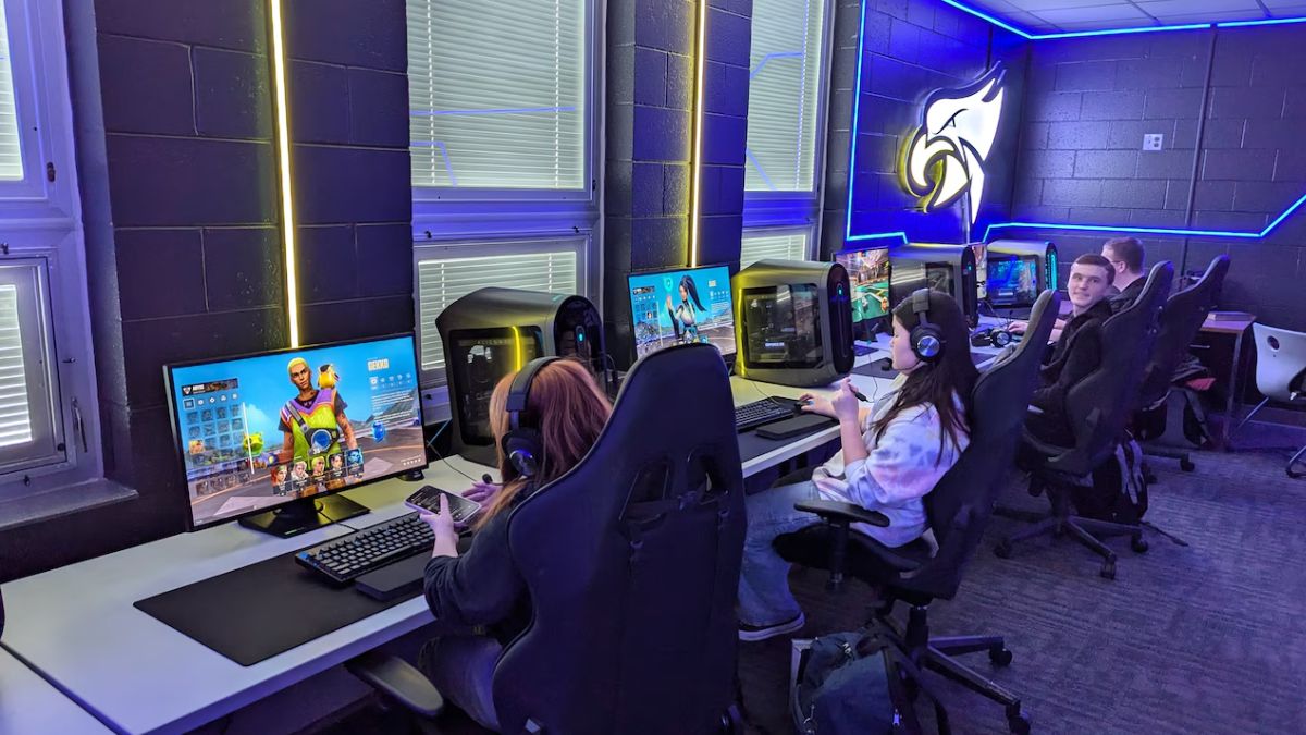 Budget 2026 में छात्रों के लिए हुआ बड़ा ऐलान, 15 हजार स्कूलों में खुलेंगी गेमिंग लैब्स