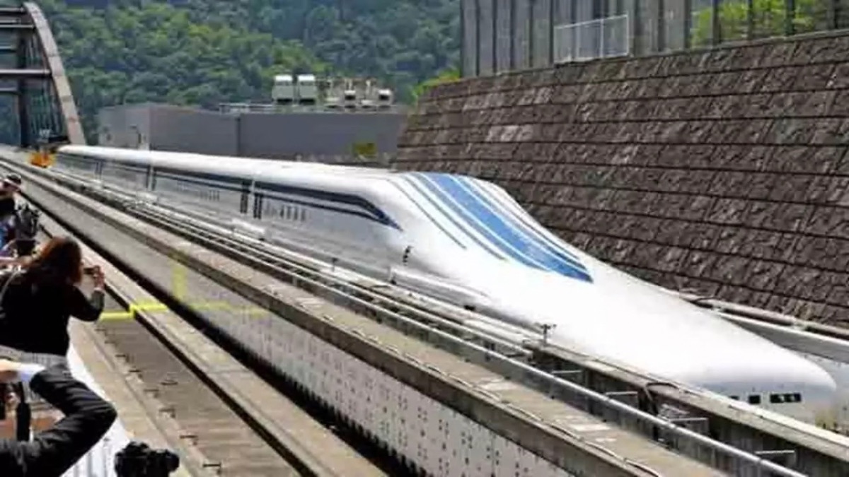 जापान दौरे पर 600 किमी रफ्तार वाली इस स्पेशल ट्रेन में सफर करेंगे सीएम योगी, जानें खासियत