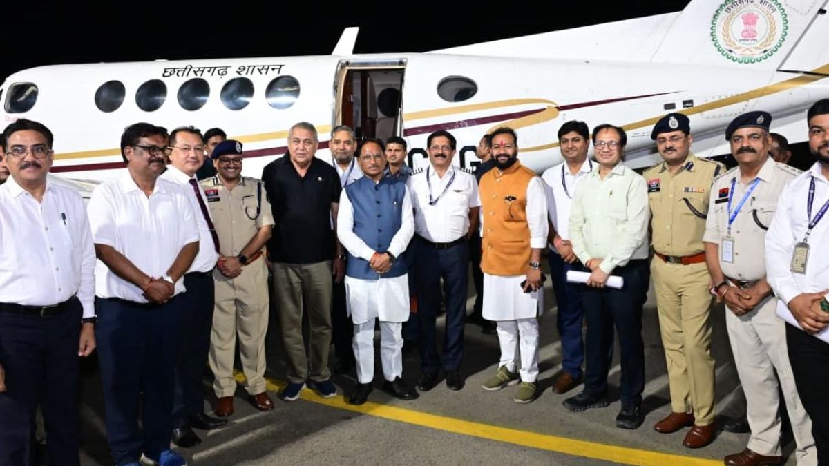 बिलासा देवी केवट एयरपोर्ट से रात्रि उड़ान सेवा का हुआ शुभारंभ, सीएम विष्णुदेव साय ने भरी पहली नाइट फ्लाइट