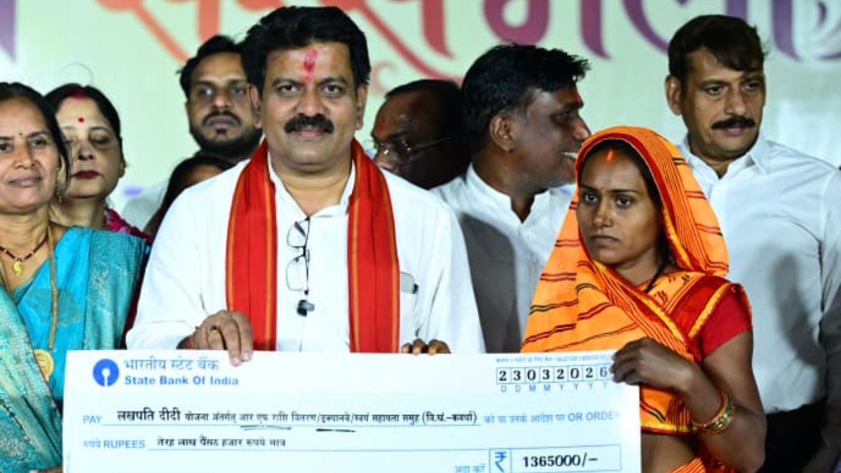 उपमुख्यमंत्री विजय शर्मा ने महिला समूहों को 11.43 करोड़ रुपए की राशि की अंतरित