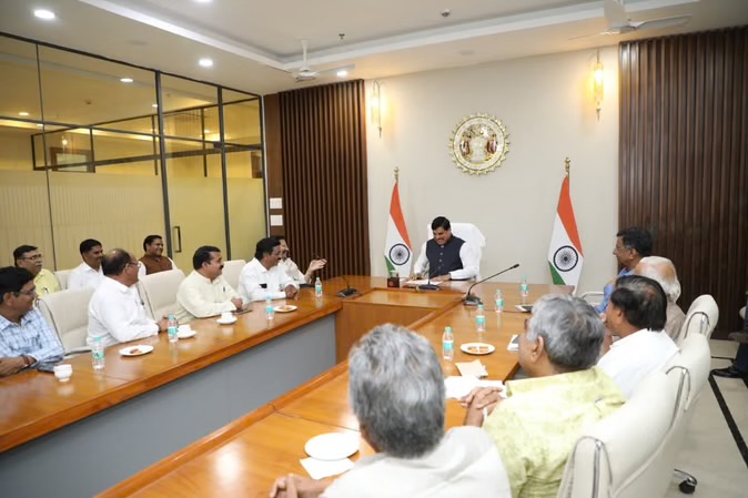 एमपी में 2 मार्च की बस हड़ताल टली, विवादित अधिसूचना पर रोक, सीएम का आश्वासन– सभी पक्षों के हित रहेंगे सुरक्षित