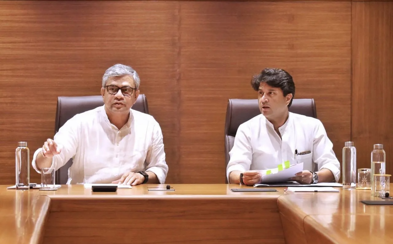 अब एमपी से प्रयागराज जाना होगा आसान, ज्योतिरादित्य सिंधिया और रेल मंत्री की बैठक में लिया ये बड़ा फैसला