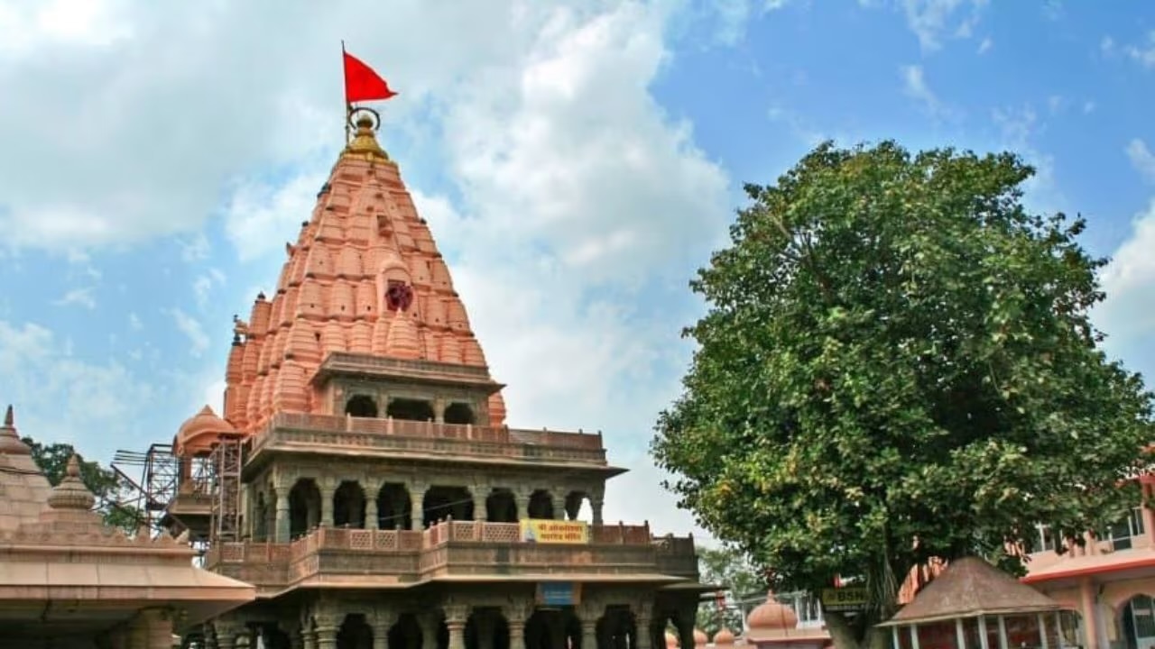 महाकाल मंदिर के शिखर पर होगा ब्रह्म ध्वज का आरोहण, 2000 साल पुरानी सम्राट विक्रमादित्य की परंपरा फिर होगी जीवित