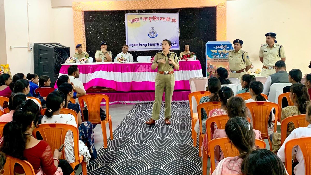 इंदौर में बेटमा थाना ने ‘उम्मीद’ कार्यक्रम के तहत 100 से अधिक नाबालिग बालिकाओं को किया जागरूक