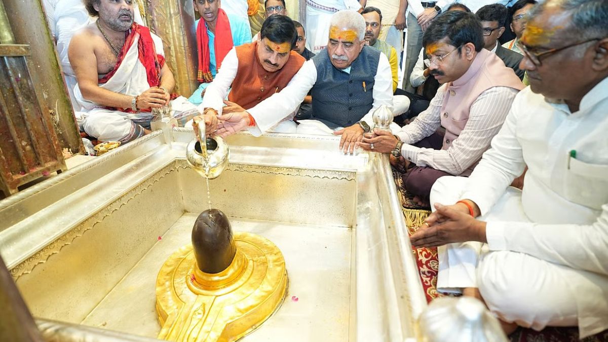 मध्यप्रदेश-उत्तरप्रदेश सहयोग सम्मेलन: काशी पहुंचे सीएम मोहन यादव, विश्वनाथ मंदिर और गंगा तटों का किया दौरा