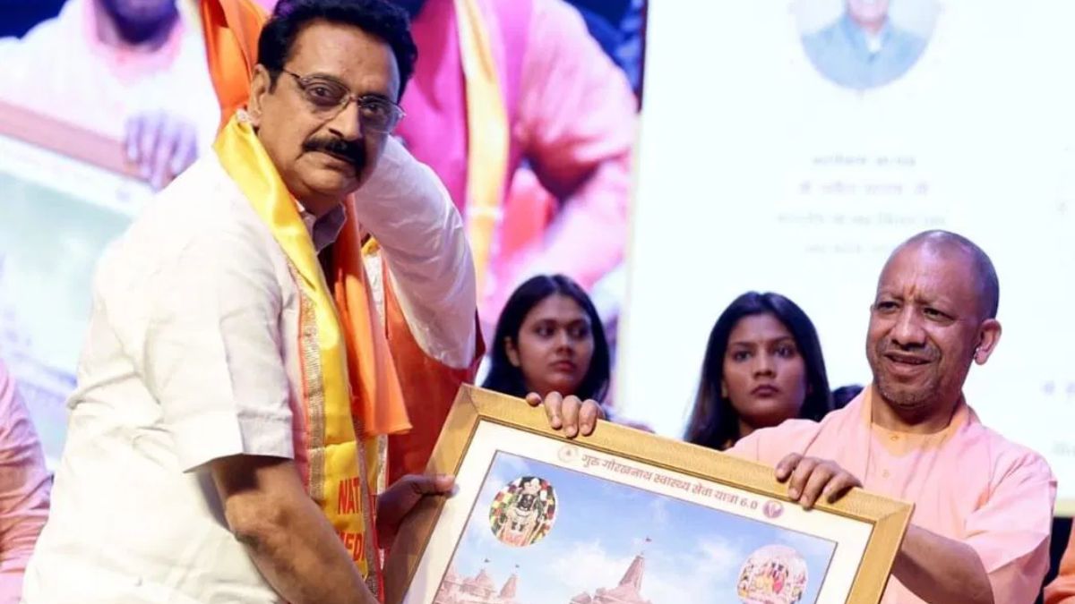 सुलतानपुर के सर्जन डॉ. एके सिंह लखनऊ में सम्मानित, ‘गुरु गोरखनाथ स्वास्थ्य यात्रा’ के लिए सीएम योगी ने सराहा