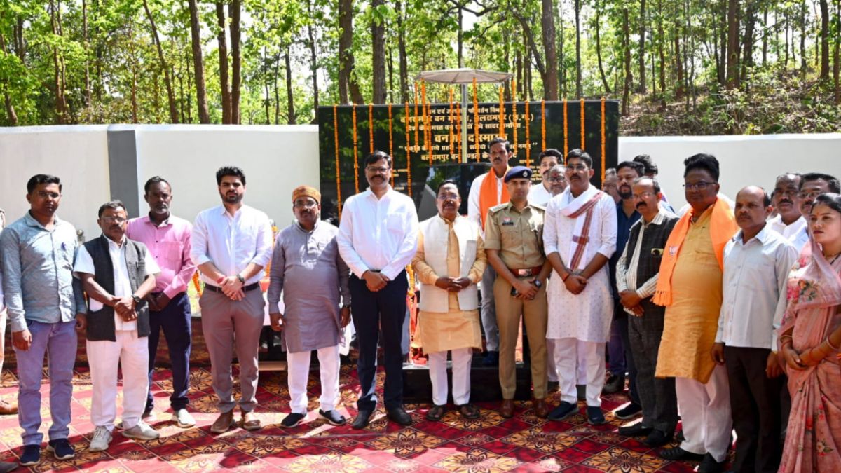 कृषि मंत्री ने वन शहीद स्मारक का किया लोकार्पण