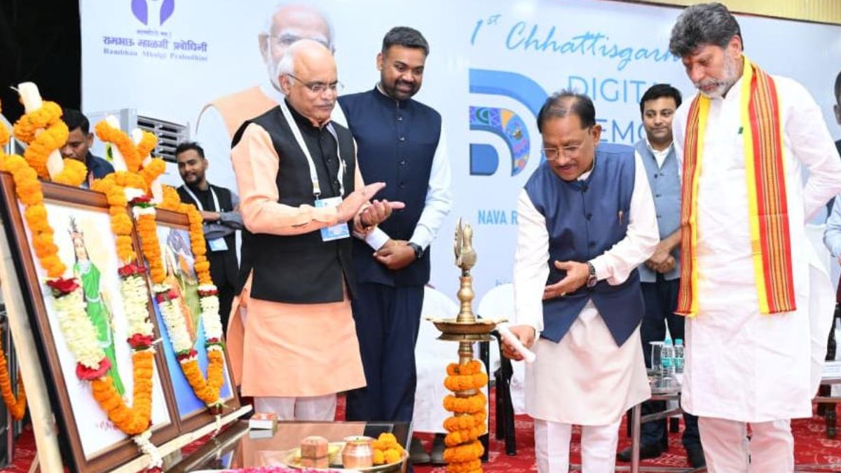 डिजिटल डेमोक्रेसी डायलॉग में मुख्यमंत्री साय का आह्वान, क्रिएटर्स दिखाएं बदलते छत्तीसगढ़ की नई पहचान
