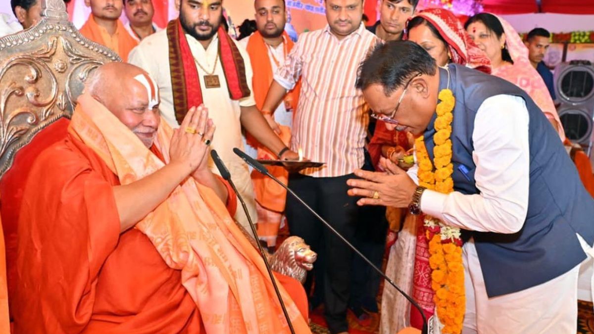 तेंदुवा धाम में श्रीराम कथा का भव्य शुभारंभ, मुख्यमंत्री विष्णु देव साय ने लिया संतों का आशीर्वाद