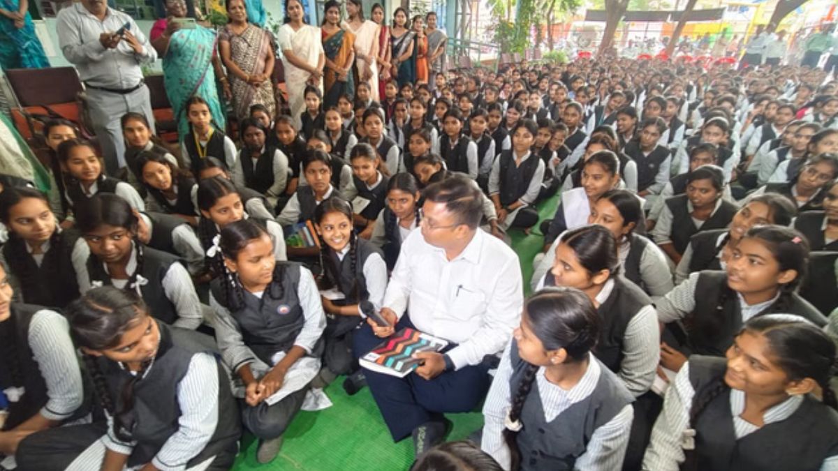 आईएएस बनने के लिए क्या करना होगा? छात्रा के सवाल पर कलेक्टर वर्मा का जवाब सुन आप भी बोलेंगे ‘वाह’